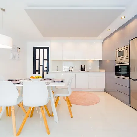 Apartamento Luxurious 2 Bedroom Near The