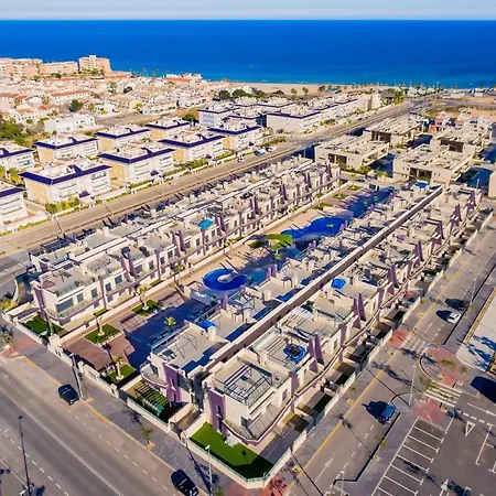 Apartamento Luxurious 2 Bedroom Near The