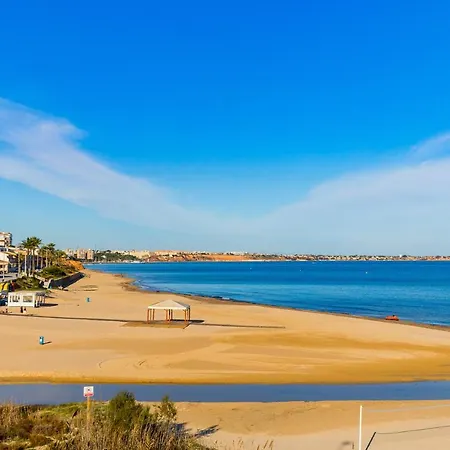 Luxurious 2 Bedroom Near The