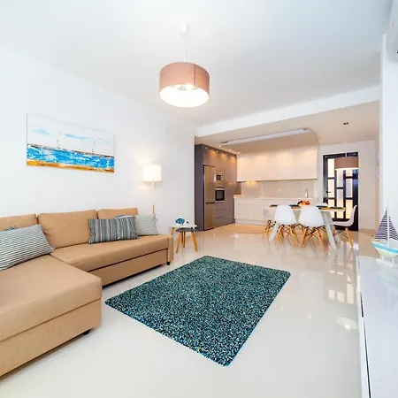 Luxurious 2 Bedroom Near The Apartamento Torre de la Horadada