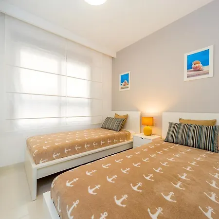 Luxurious 2 Bedroom Near The Apartamento Torre de la Horadada