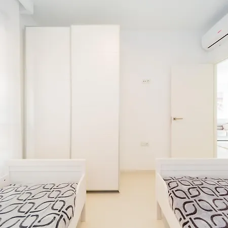 Luxurious 2 Bedroom Near The *