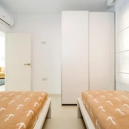 Luxurious 2 Bedroom Near The