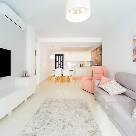 Luxurious 2 Bedroom Near The Apartamento Torre de la Horadada